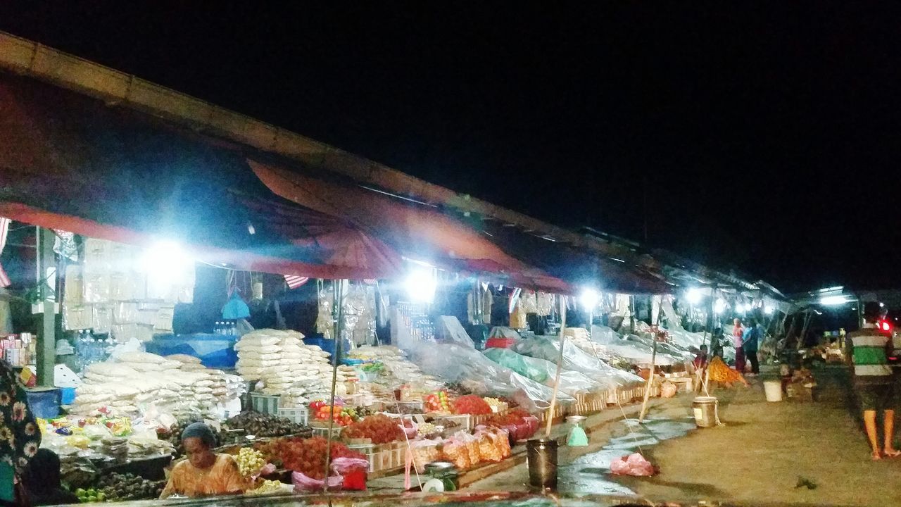 ILLUMINATED MARKET STALL