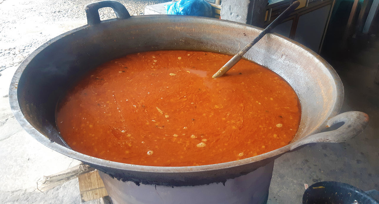 HIGH ANGLE VIEW OF SOUP IN COOKING PAN ON BARBECUE