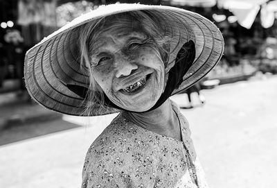 Portrait of smiling woman wearing hat