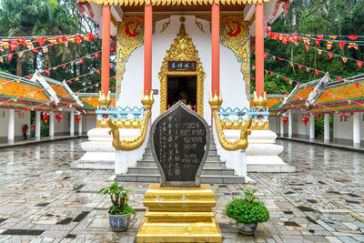 Statue of buddha against temple building