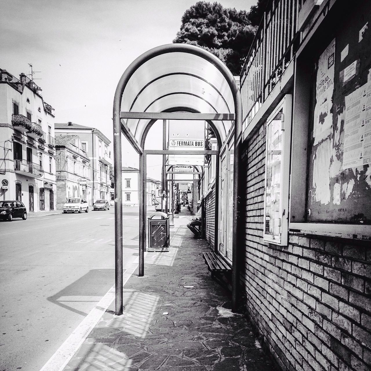 architecture, built structure, building exterior, the way forward, arch, door, entrance, cobblestone, house, building, empty, street, walkway, closed, narrow, day, residential structure, diminishing perspective, gate, city