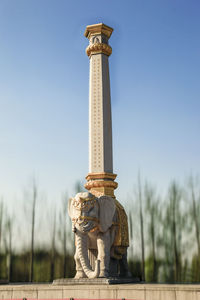 Statue against sky