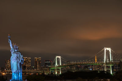 Night view of odaiba, tokyo tower and rainbow bridge in tokyo, japan. statue of liberty in odaiba