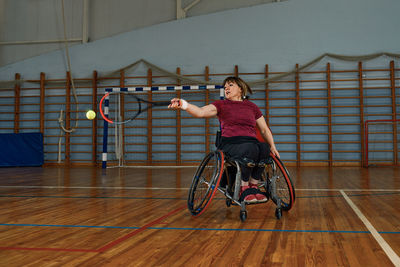 Full length of woman exercising in gym