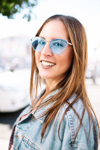 Portrait of smiling young woman wearing sunglasses