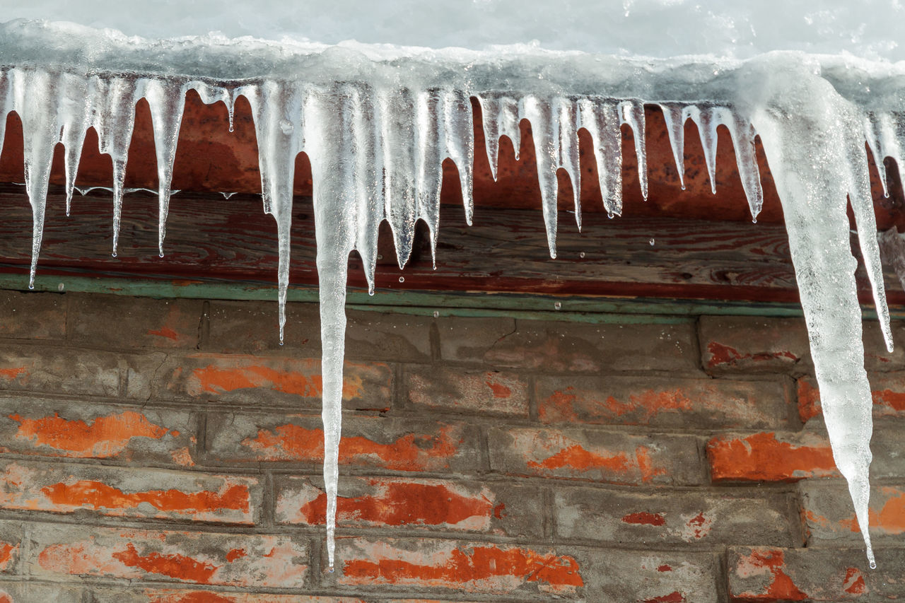 icicle, snow, cold temperature, ice, winter, frozen, no people, freezing, architecture, nature, day, outdoors, built structure, brick, wall, brick wall