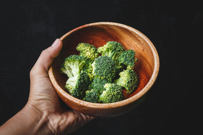 Close-up of hand holding vegetable