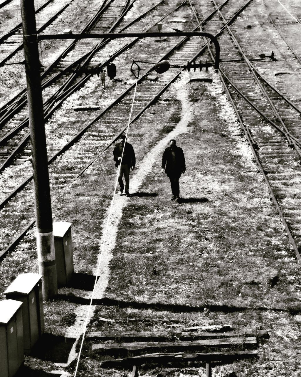 two people, real people, walking, togetherness, rear view, day, men, full length, steps and staircases, lifestyles, leisure activity, standing, high angle view, the way forward, outdoors, women, nature, warm clothing, mammal, adult, people