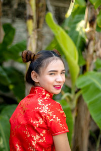 Portrait of a smiling young woman outdoors