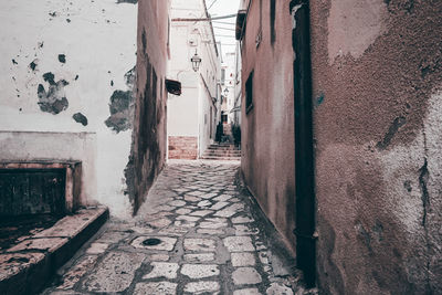 Narrow alley amidst buildings in city