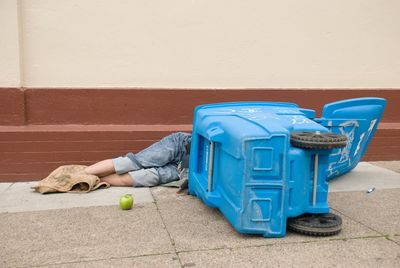 Man lying on the wall