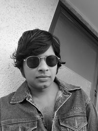 Portrait of young man wearing sunglasses