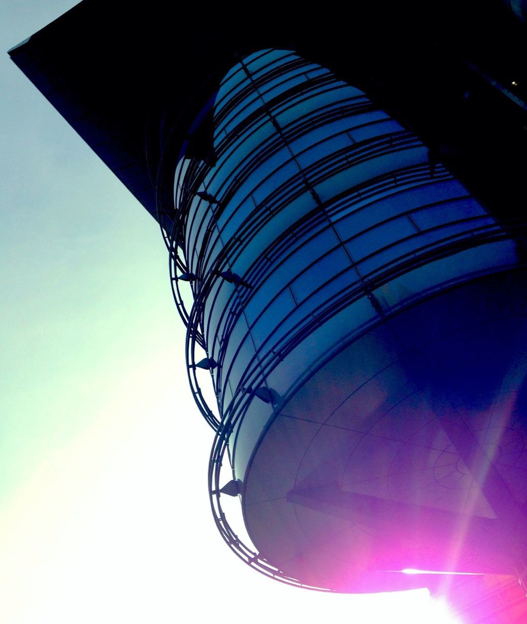 LOW ANGLE VIEW OF MODERN STRUCTURE AGAINST BLUE SKY