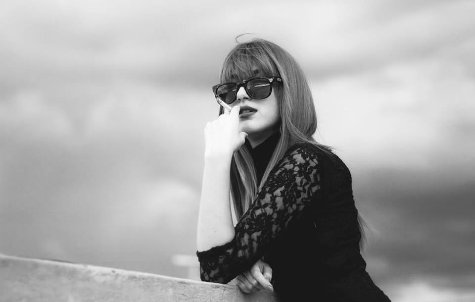 glasses, fashion, sunglasses, young adult, one person, young women, beauty, women, beautiful woman, adult, lifestyles, hairstyle, portrait, cloud - sky, day, real people, waist up, sky, hair, outdoors, contemplation, teenager