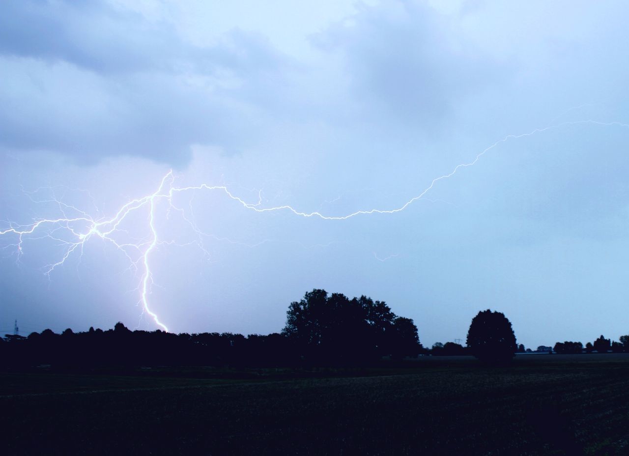 SCENIC VIEW OF LIGHTNING OVER FIELD