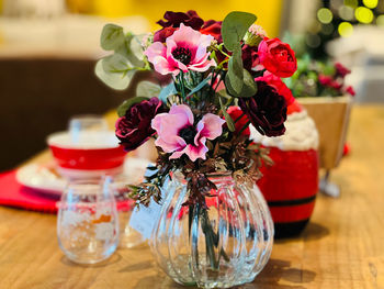 Close-up of flowers in vase on table