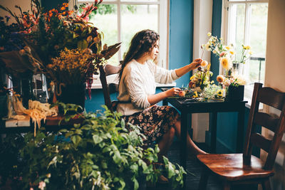 Florist making bouquets. woman collecting a bouquet of flowers.