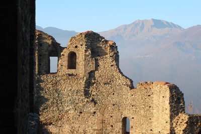 Old ruins of building against sky