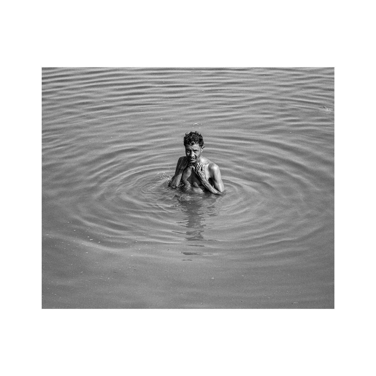 PORTRAIT OF WOMAN SWIMMING IN LAKE