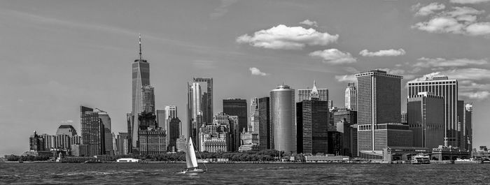 Shot  of the  manhattan, district of new york , taken from the hudson river