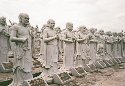 Statue of statues against sky