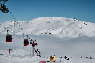 Ropeway on mount covered by cloud. snow covered top of erciyes stratovolcano. kayseri, turkey