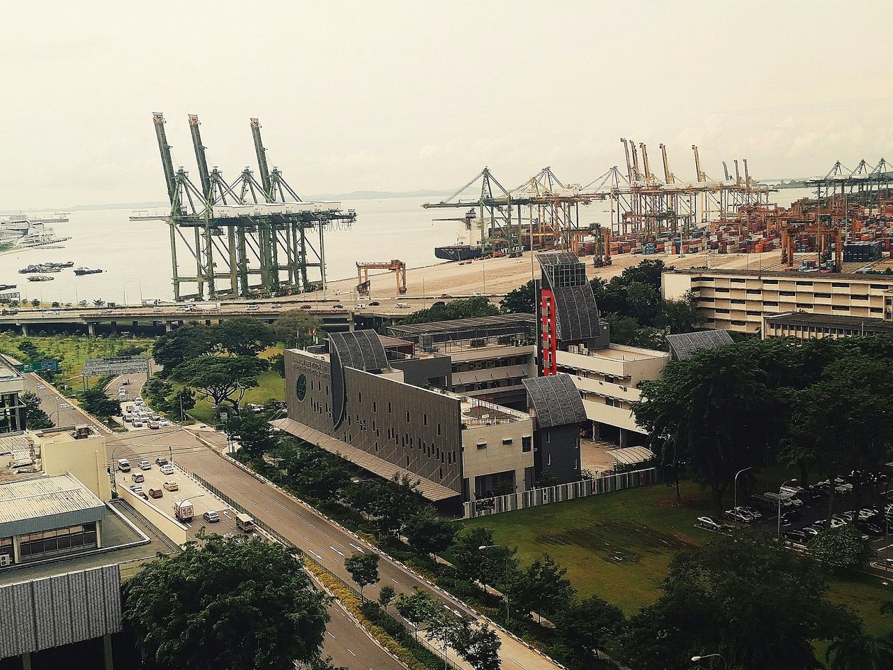 HIGH ANGLE VIEW OF CRANES IN SEA