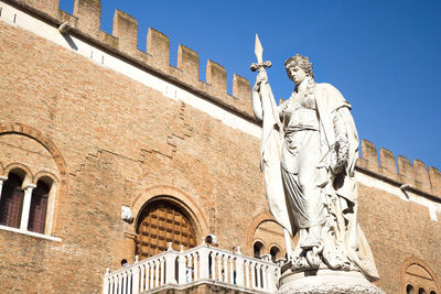 Treviso - memorial monument of the statue to deaths of the homeland,
ai morti della patria.