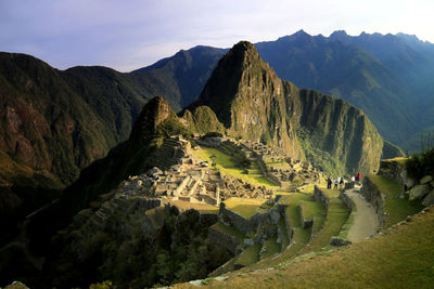 Panoramic view of mountain range in macchu picchu against sky