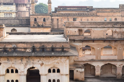 Beautiful view of orchha palace fort, raja mahal and chaturbhuj temple from jahangir mahal, orchha