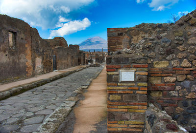 Old ruin building against sky