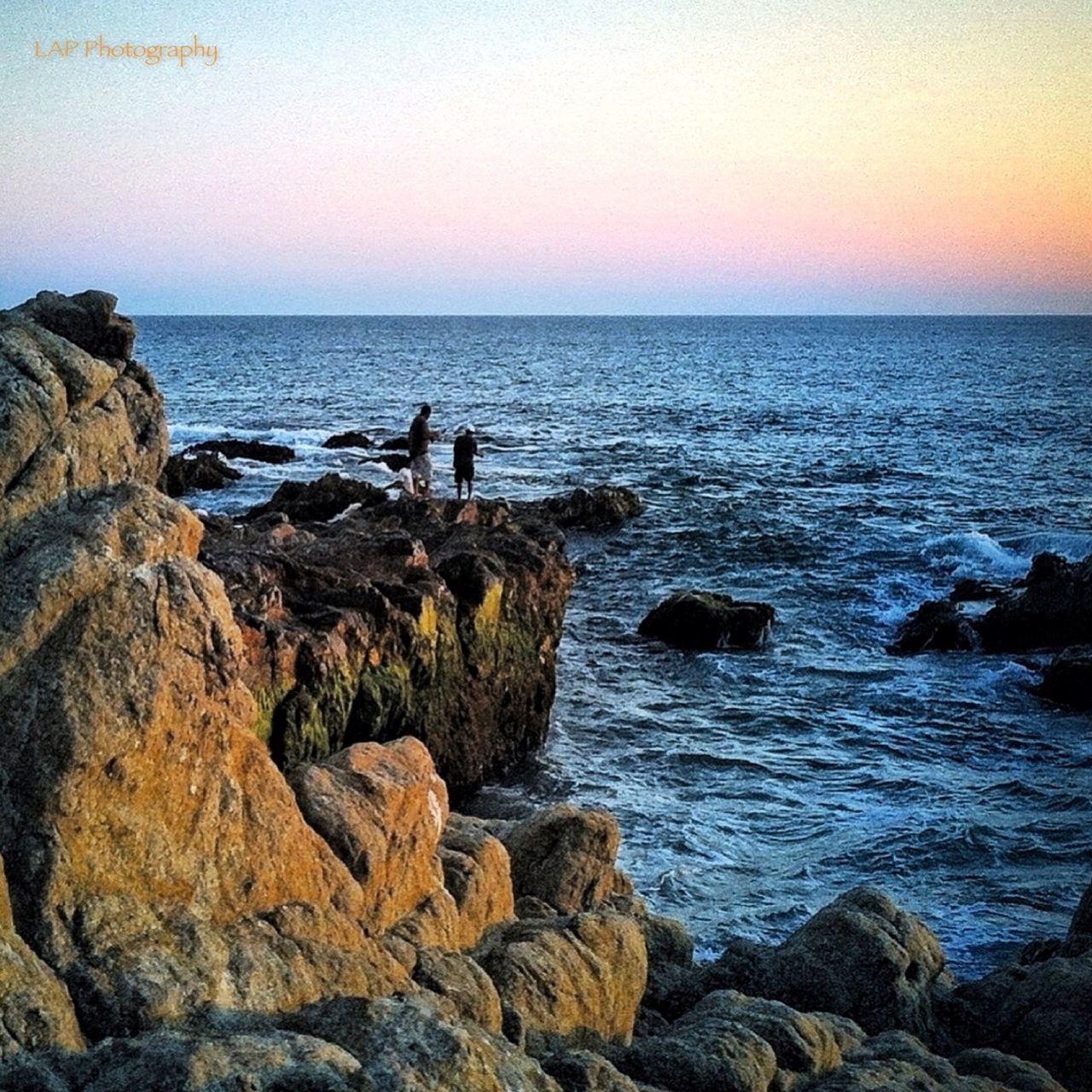 sea, horizon over water, water, rock - object, scenics, tranquil scene, clear sky, beauty in nature, tranquility, sunset, nature, rock formation, rock, idyllic, copy space, beach, sky, silhouette, shore, remote