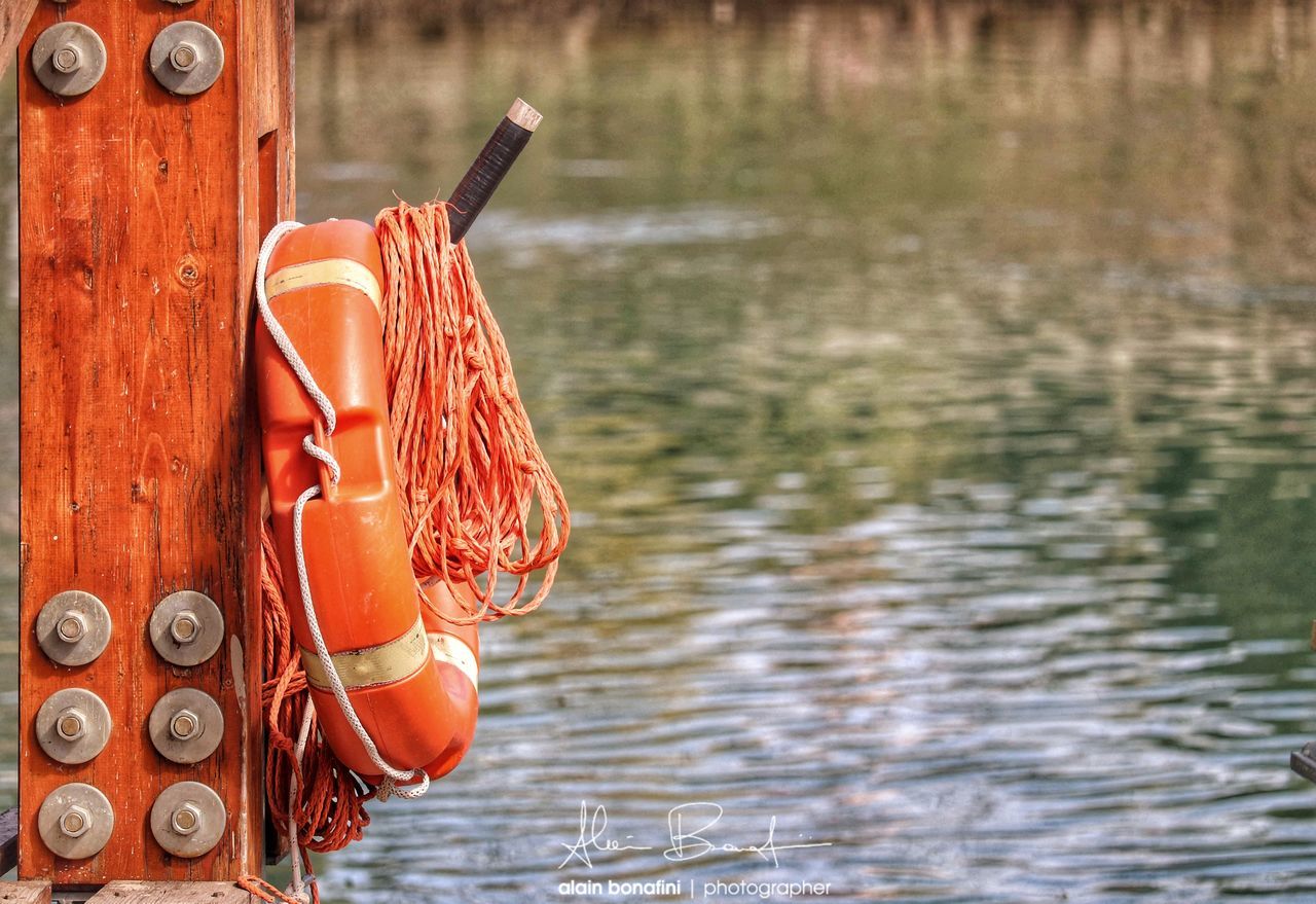 CLOSE-UP OF ROPE TIED TO WOODEN POST