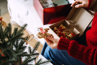 Cropped hand of woman holding gift box