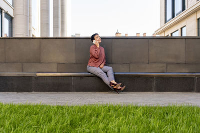 Full length of young woman in city