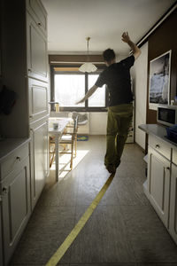 Indoor slacklining in the quarantine time