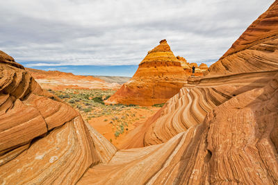 Usa, arizona, page, paria canyon, vermillion cliffs wilderness, coyote buttes, red stone pyramids and buttes