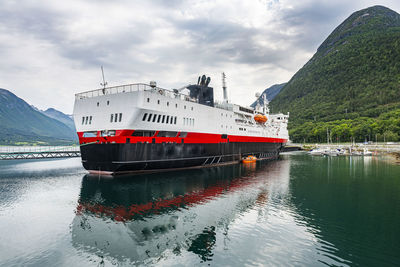 View of ship in lake against sky