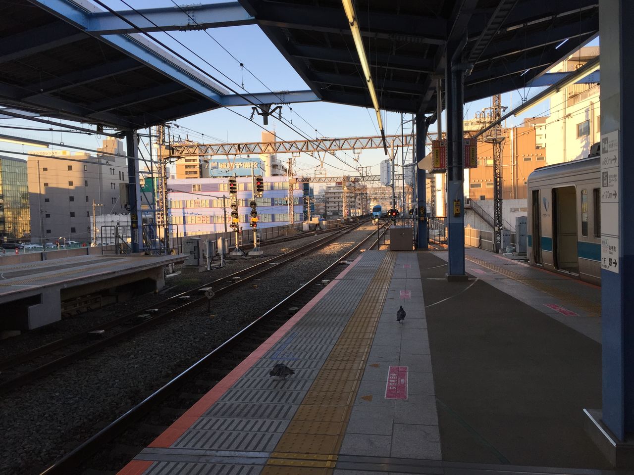 railroad track, architecture, transportation, built structure, rail transportation, public transportation, indoors, railroad station platform, the way forward, railroad station, diminishing perspective, vanishing point, building exterior, incidental people, empty, city, day, ceiling, train - vehicle, travel