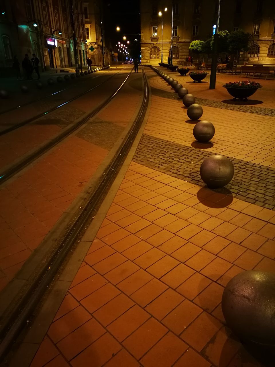 ILLUMINATED LIGHTS ON BUILDING AT NIGHT