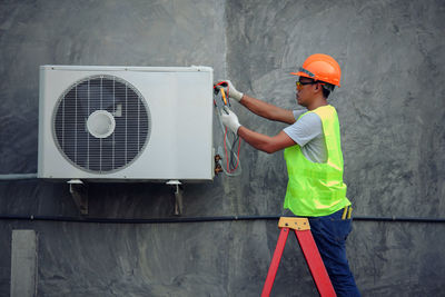 Man repairing air conditioner