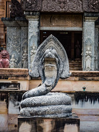 Statue of statues outside building