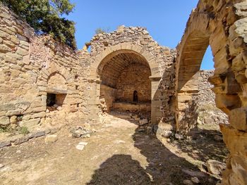 View of old ruin building against sky