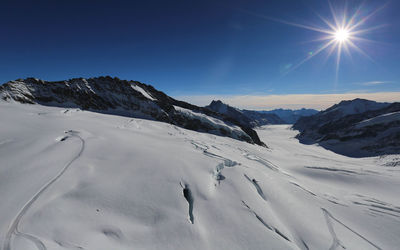 Sun shining over mountain