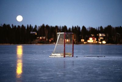 Full moon hockey