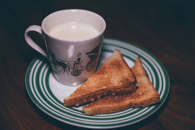 Close-up of bread in plate on table