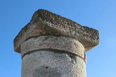 Low angle view of old ruin against blue sky