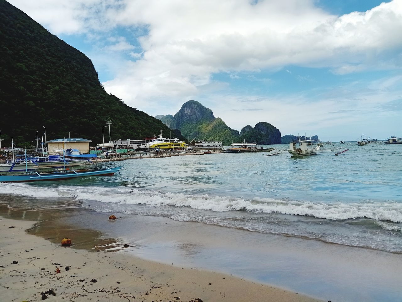 SCENIC VIEW OF BEACH AND MOUNTAINS AGAINST SKY