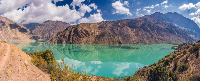 Panoramic view of lake and mountains against sky