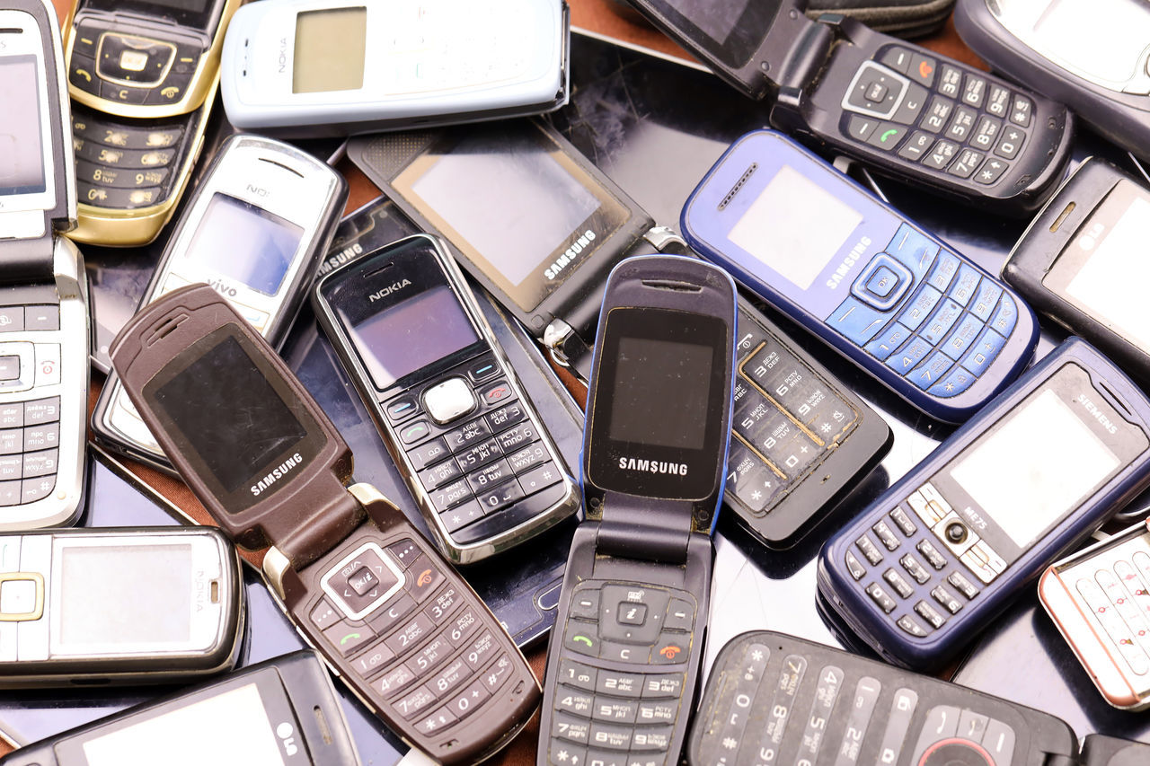 mobile phone, technology, wireless technology, communication, large group of objects, no people, cash, backgrounds, portable information device, smartphone, full frame, abundance, computer, high angle view, business, finance